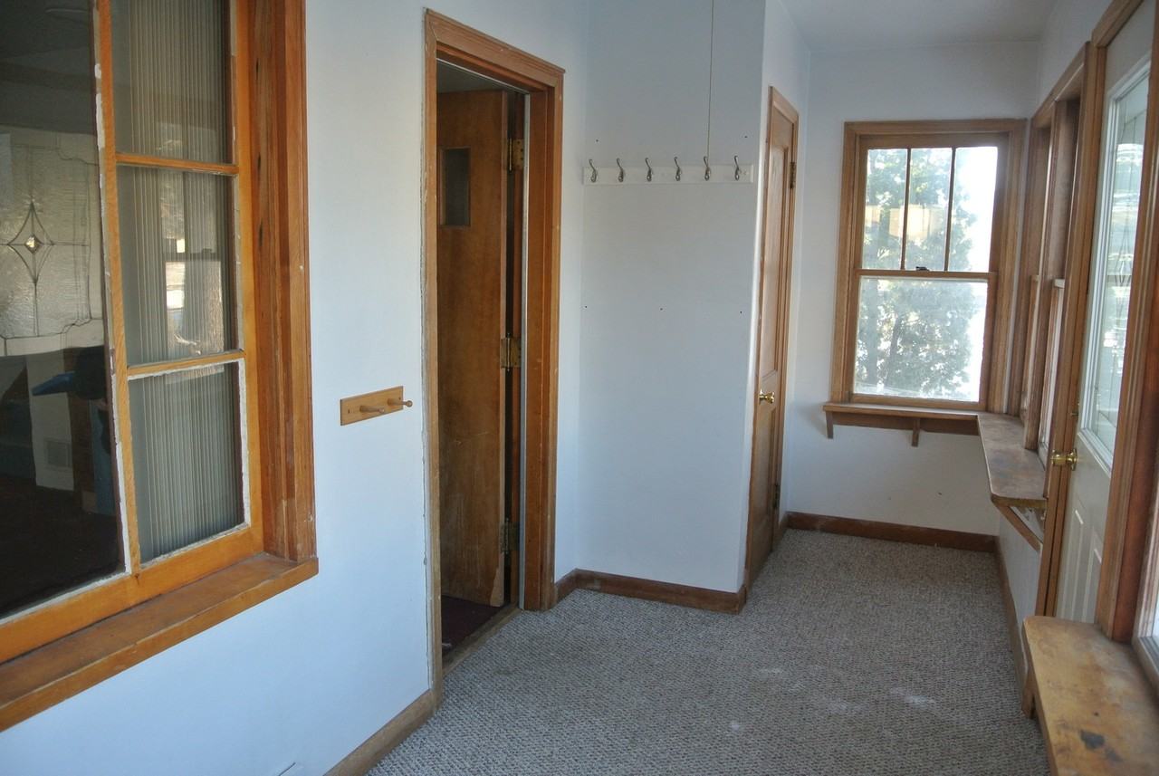 1327 3rd St Sw - Photo 2 of 14