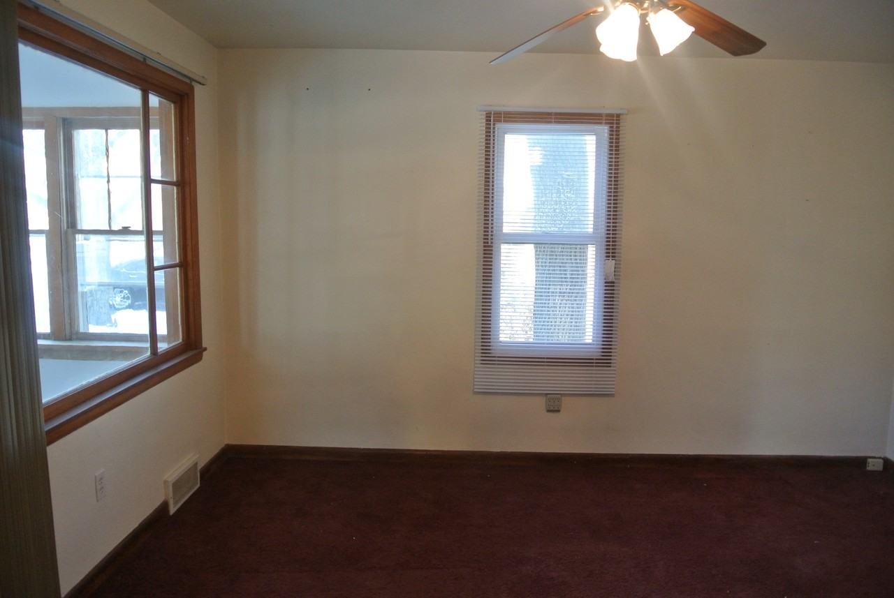 1327 3rd St Sw - Photo 4 of 14