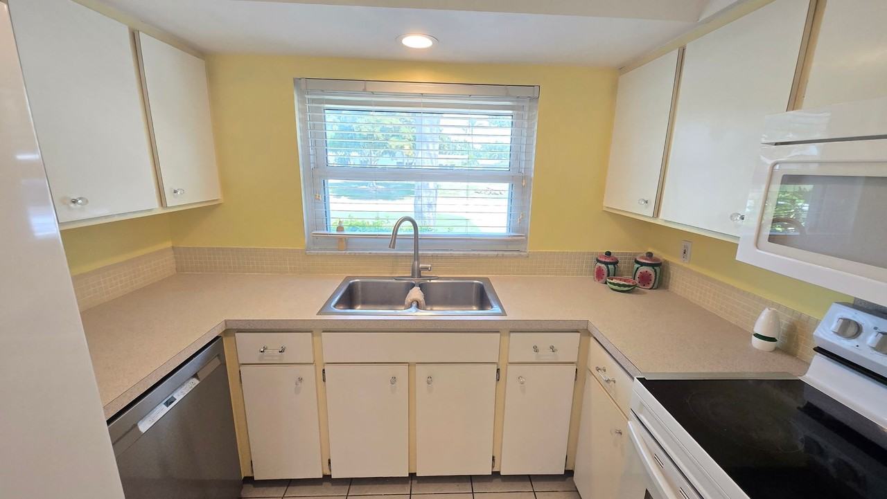 3512 S School Ave - Photo 7 of 26