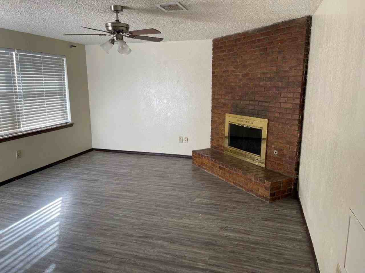 8509 S Drexel Pl - Photo 4 of 17