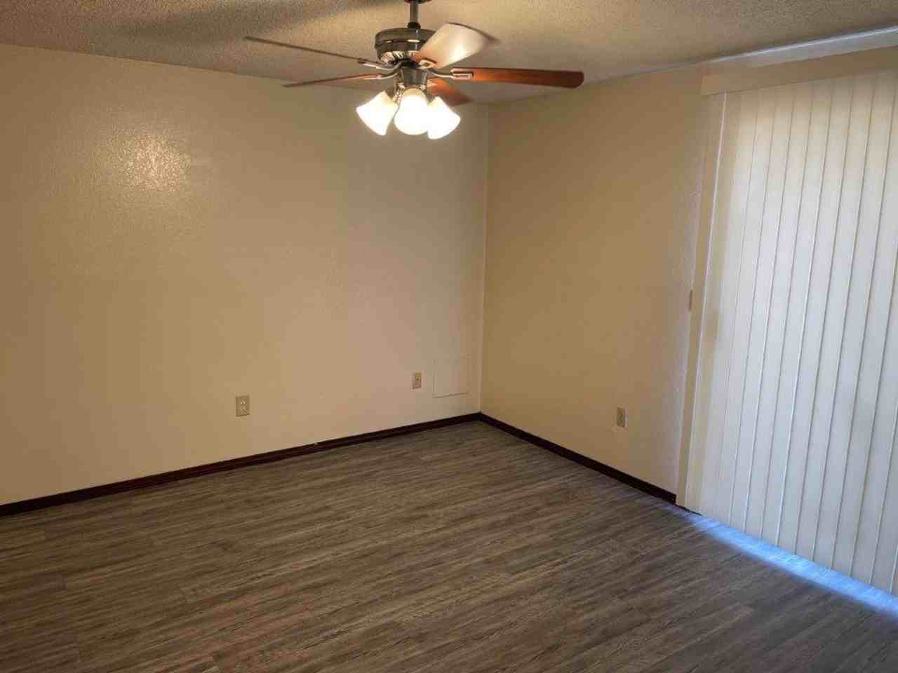 8509 S Drexel Pl - Photo 6 of 17