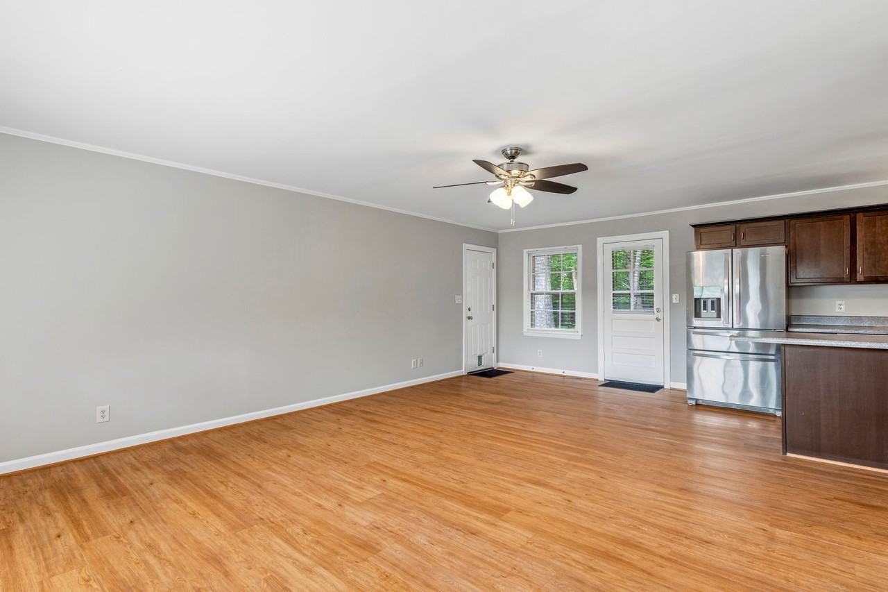 316 Friendway Rd - Photo 3 of 30
