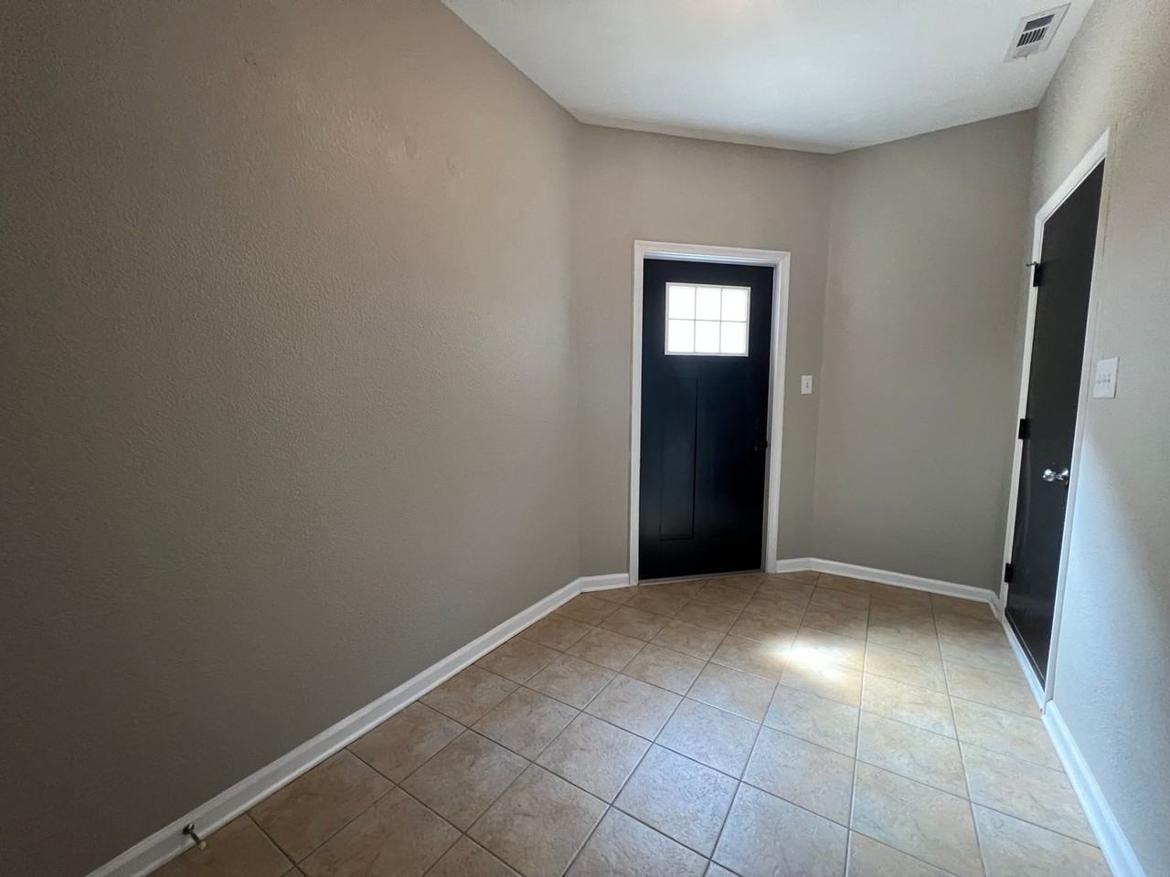 3705 Pendleton Ave - Photo 4 of 31