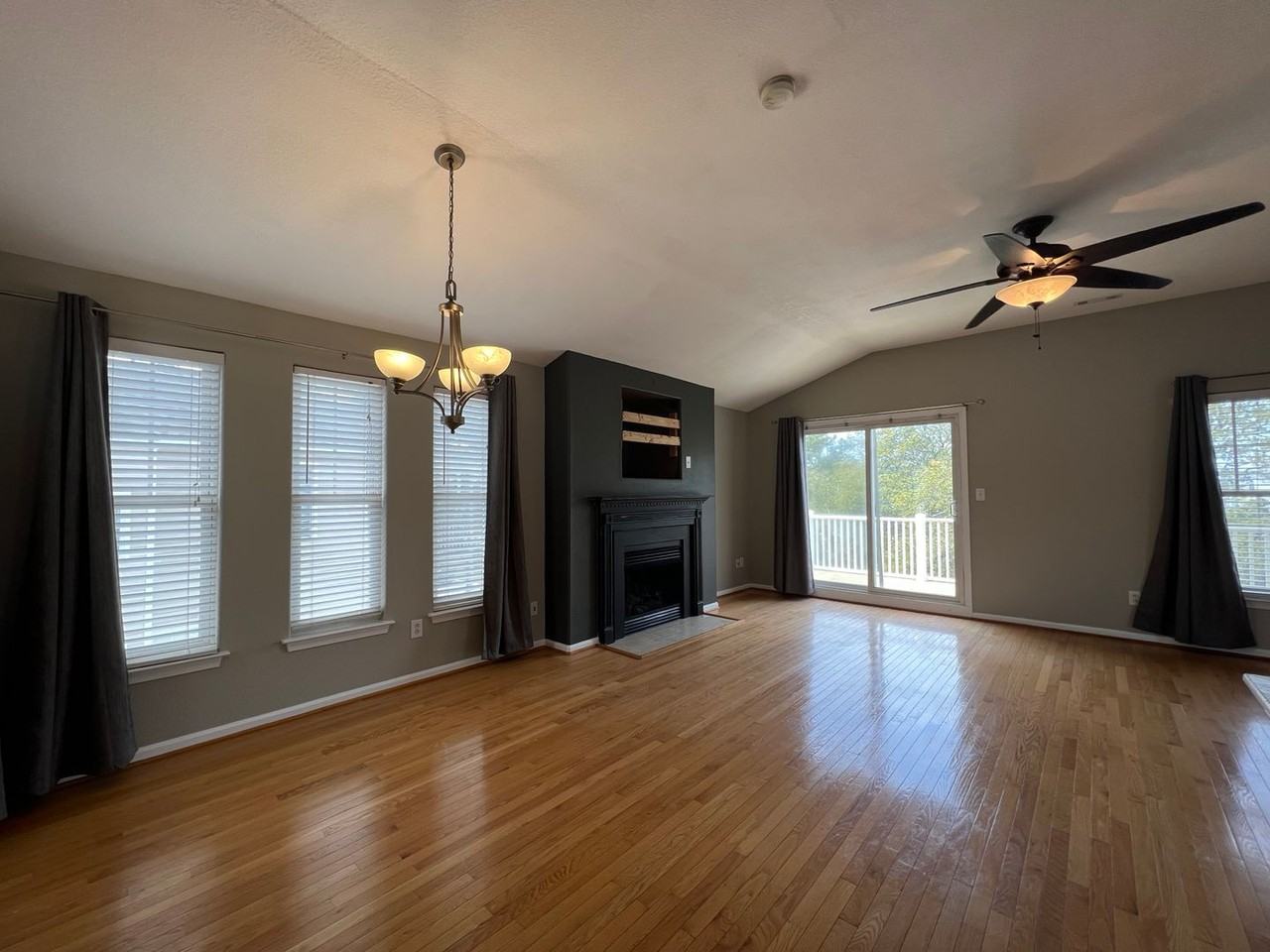3705 Pendleton Ave - Photo 6 of 31