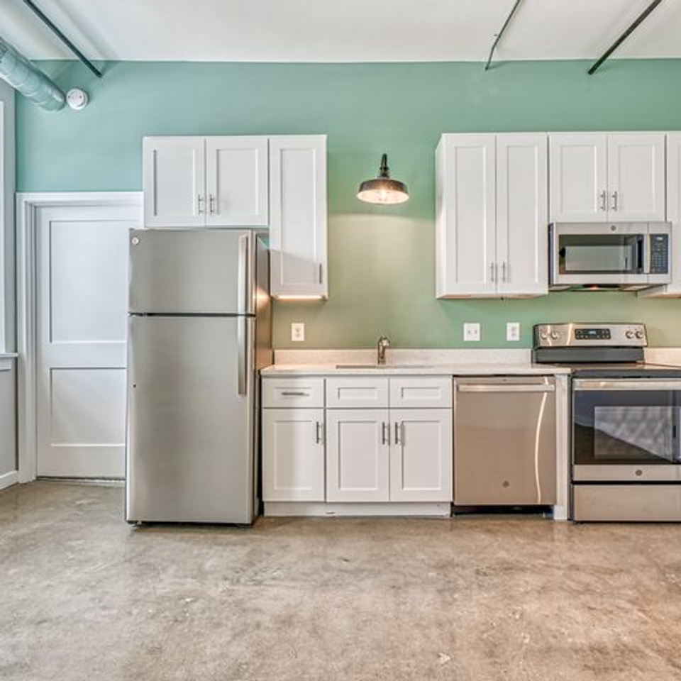923 S East Ave - Photo 7 of 18