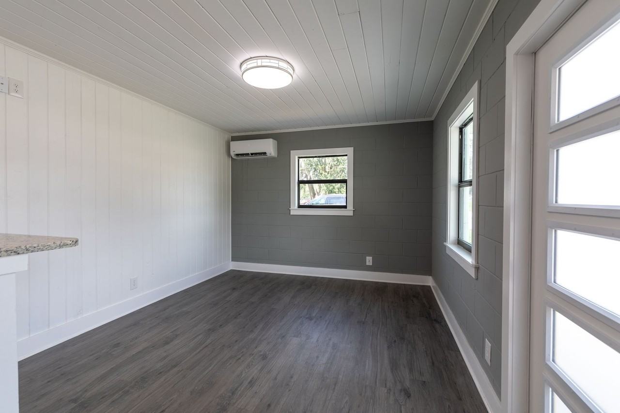 212 212 - 220 Ave F SW - Photo 2 of 11