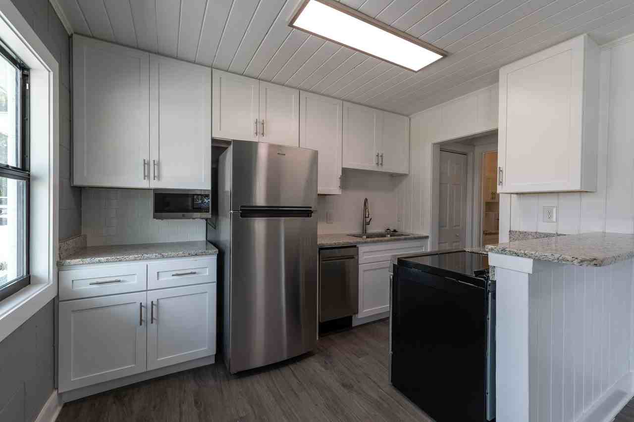 212 212 - 220 Ave F SW - Photo 4 of 11