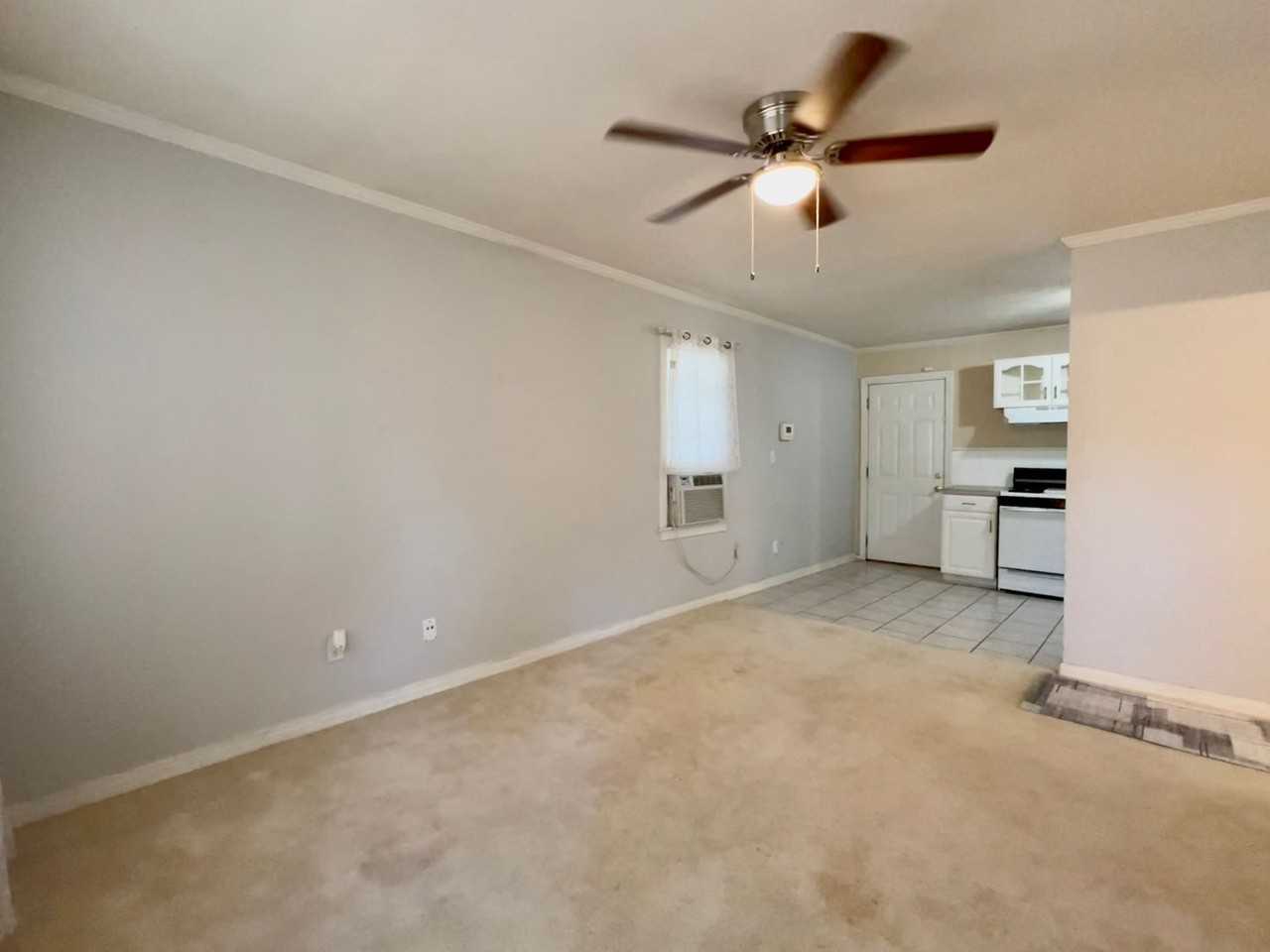 2422 29th St - Photo 2 of 7
