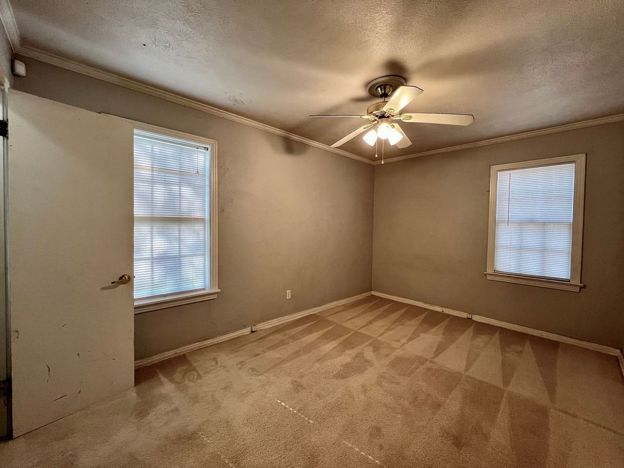 2422 29th St - Photo 4 of 7
