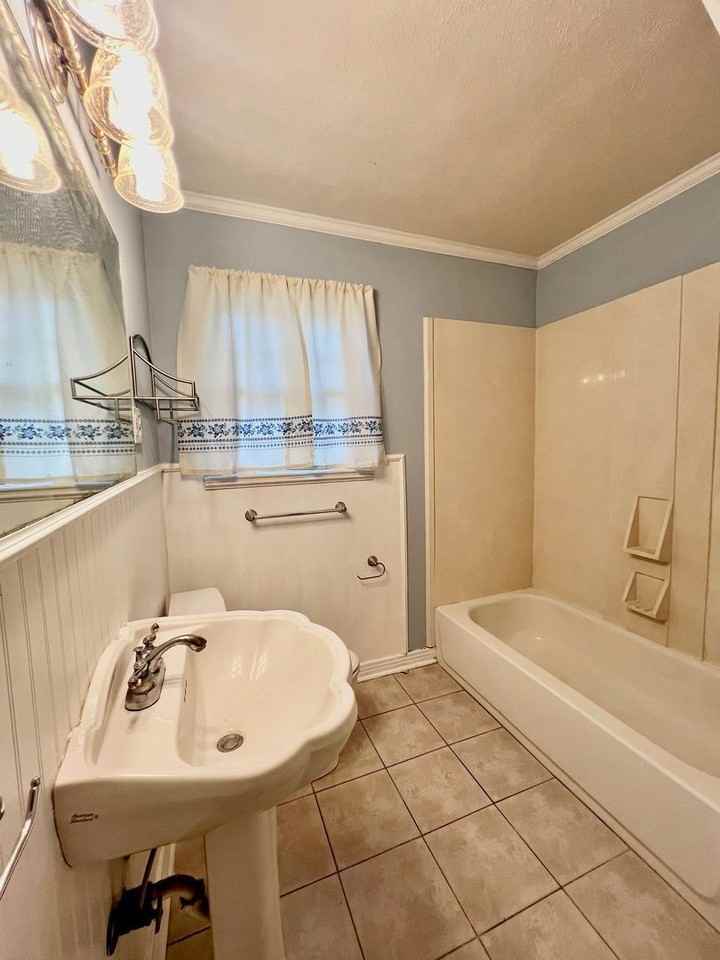 2422 29th St - Photo 6 of 7
