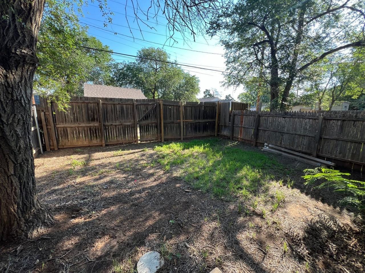2422 29th St - Photo 7 of 7