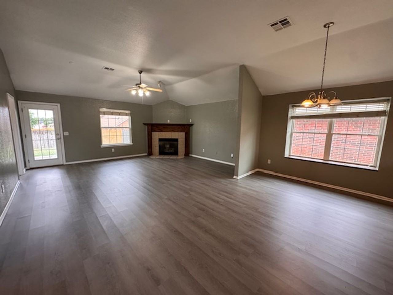 8601 Canyon Trail Dr - Photo 2 of 10