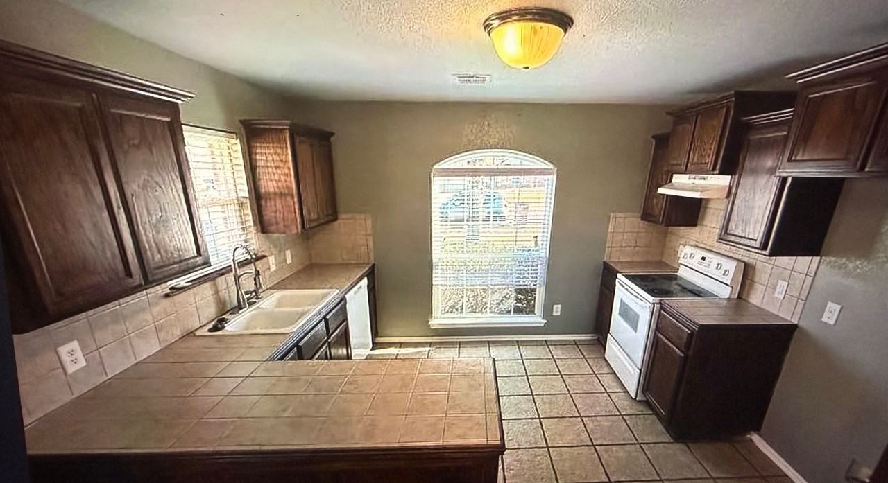 8601 Canyon Trail Dr - Photo 3 of 10
