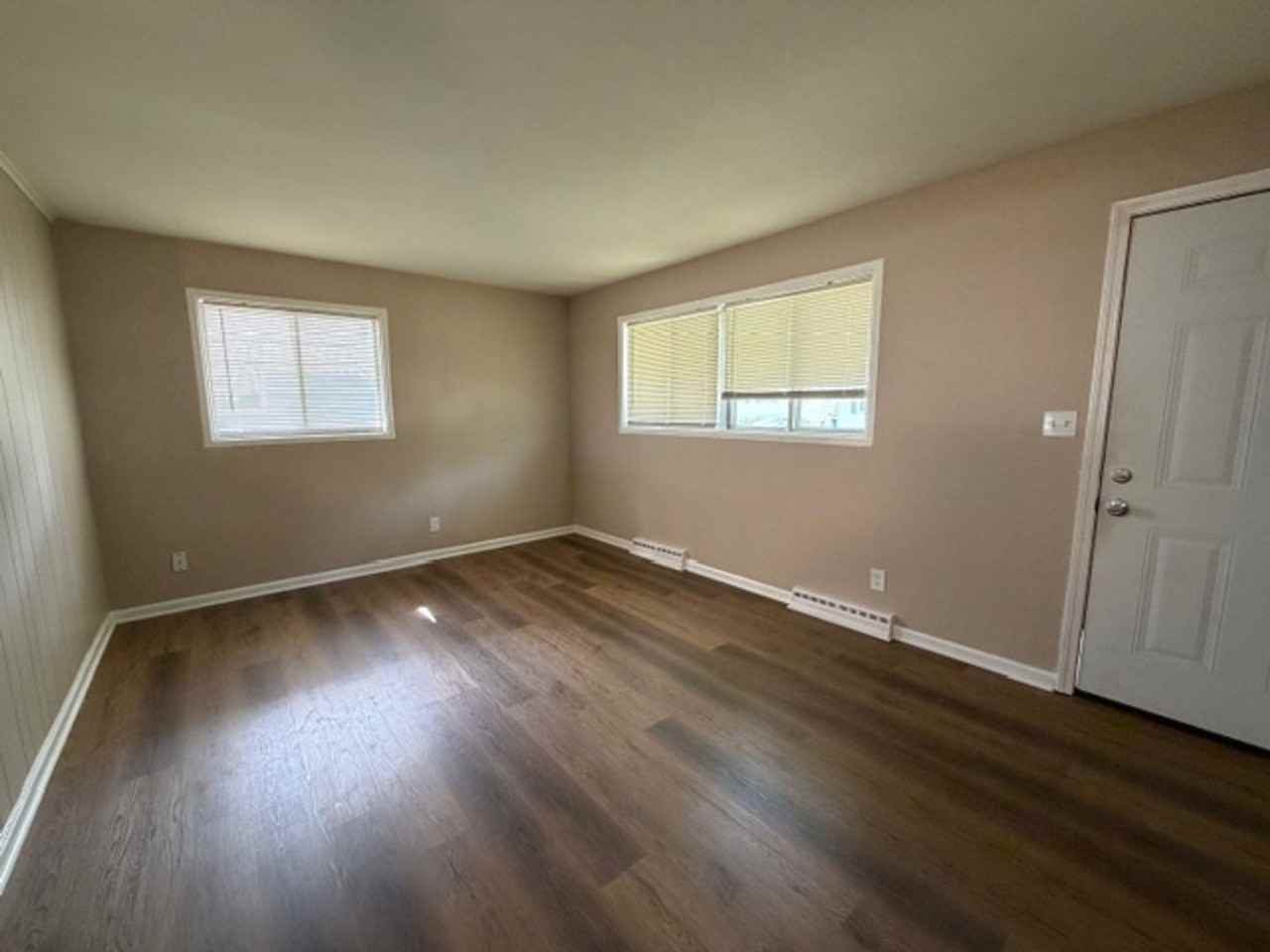 1141 Scott Ave - Photo 2 of 14