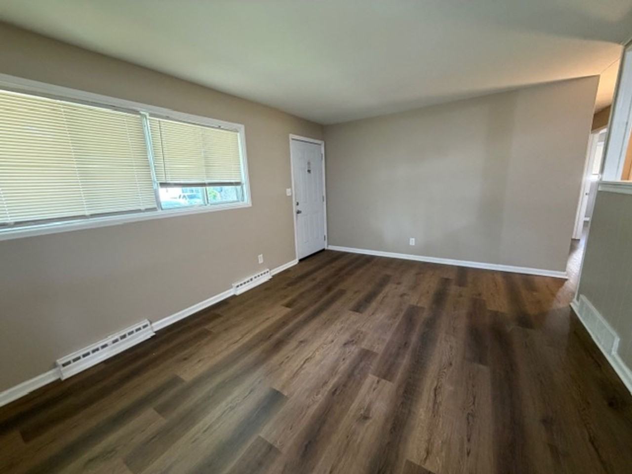 1141 Scott Ave - Photo 3 of 14