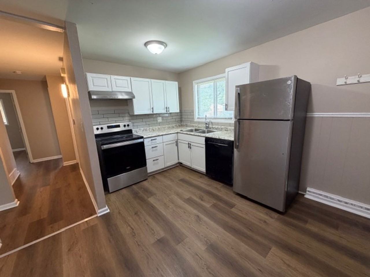 1141 Scott Ave - Photo 5 of 14