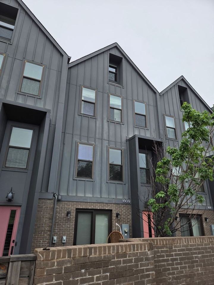 1609 Parkwood Ave - Photo 2 of 3