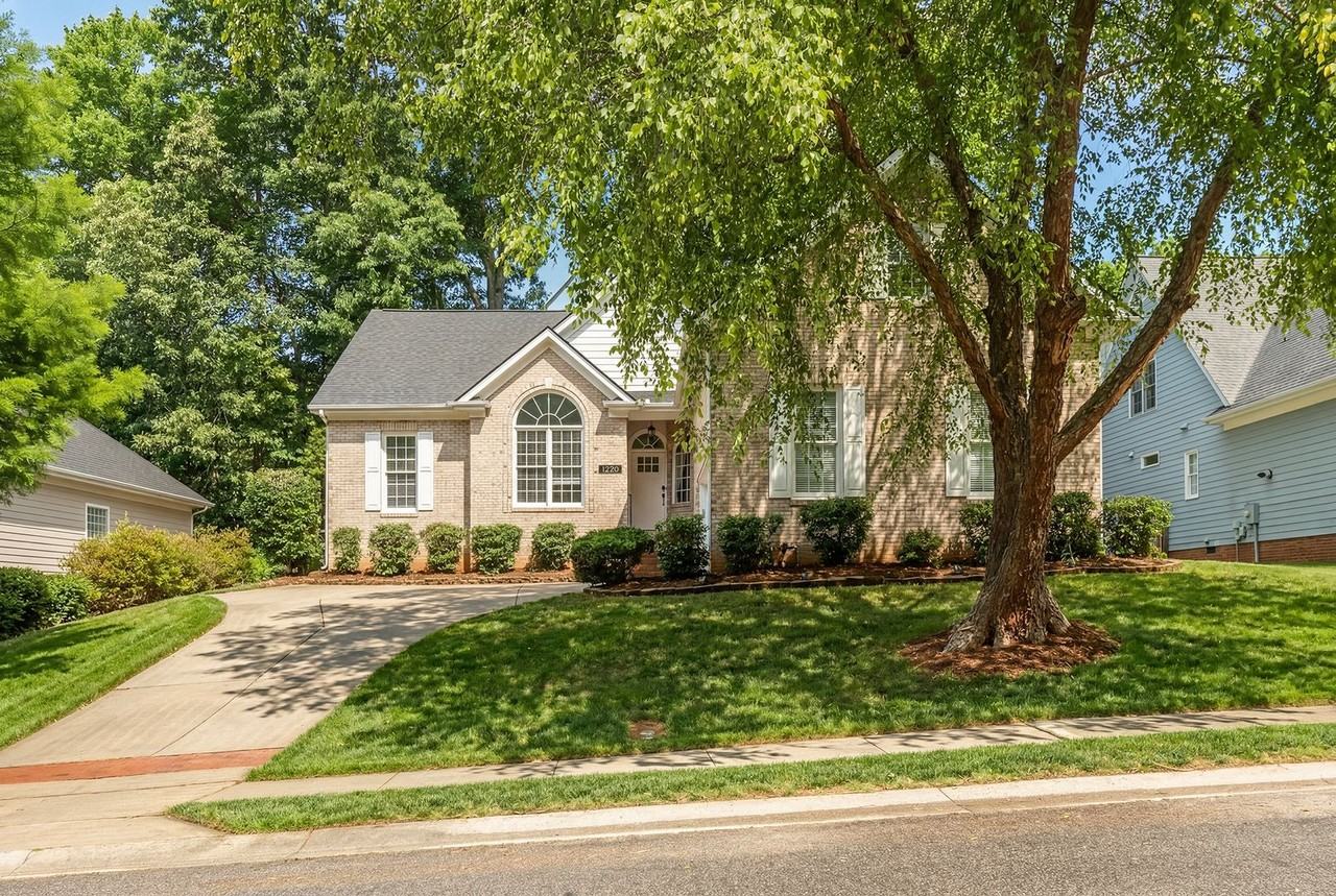 1220 Wedgeland Dr - Photo 2 of 25