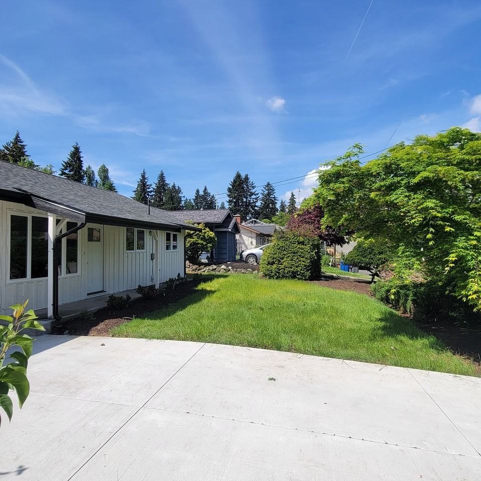 18129 45th Ave S - Photo 2 of 13