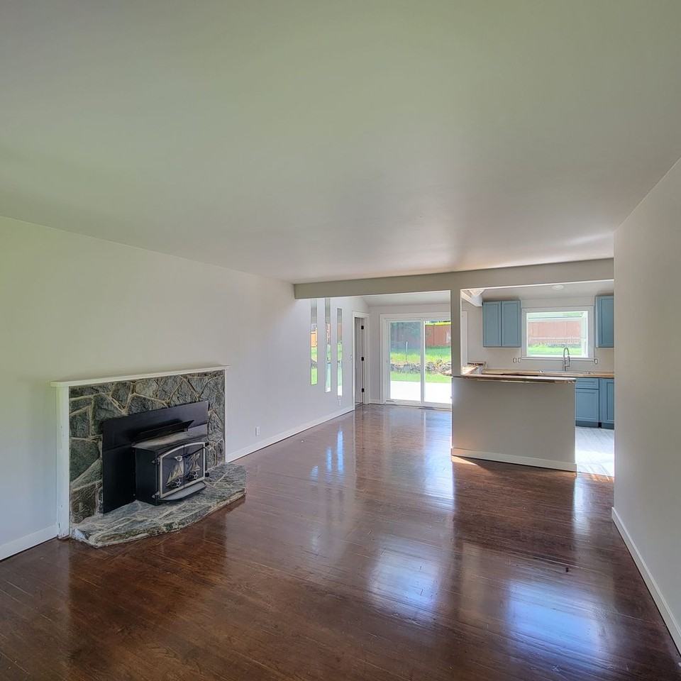 18129 45th Ave S - Photo 3 of 13