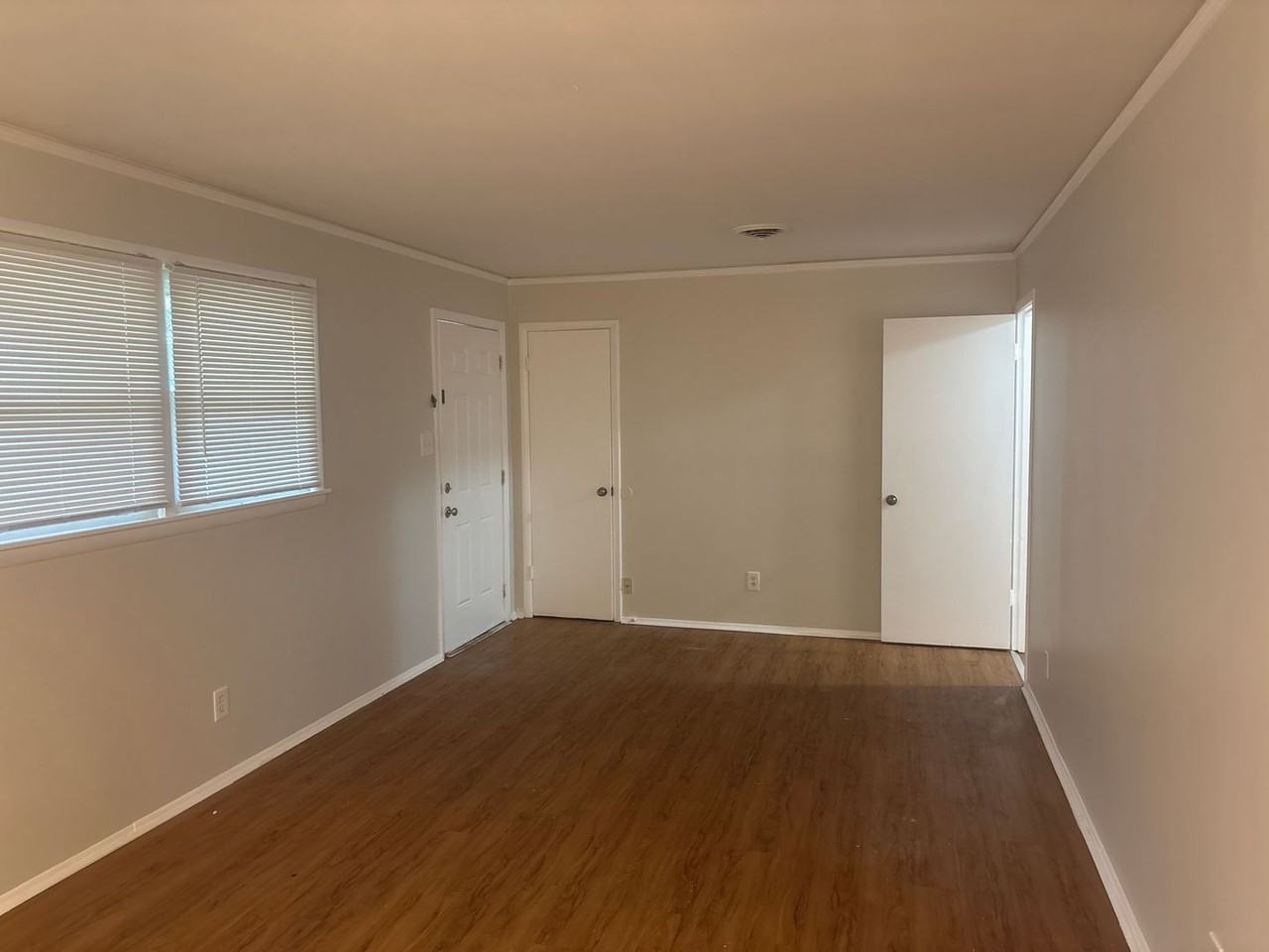 3323 Bedford Ln - Photo 2 of 17
