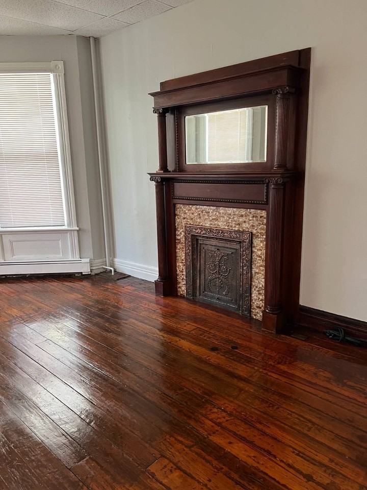 1053 Park Ave - Photo 2 of 9