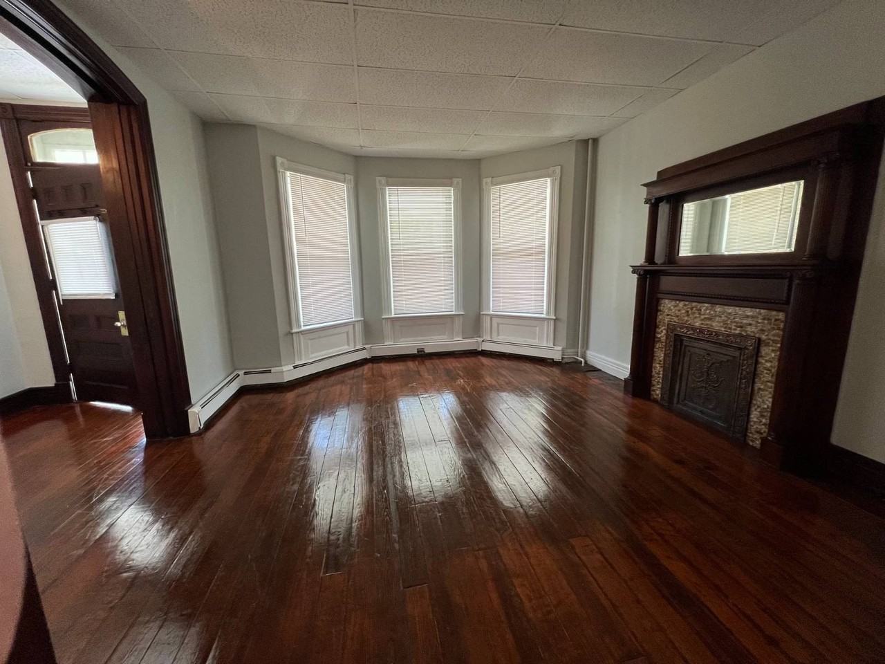 1053 Park Ave - Photo 3 of 9