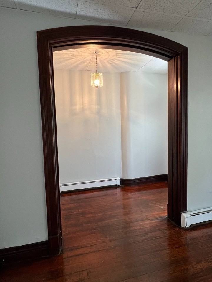 1053 Park Ave - Photo 4 of 9