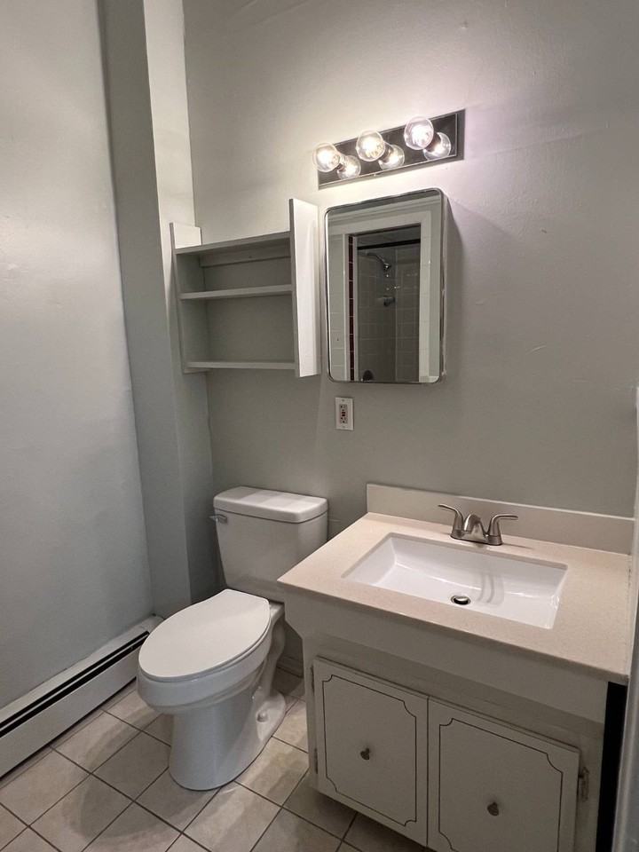 1053 Park Ave - Photo 5 of 9