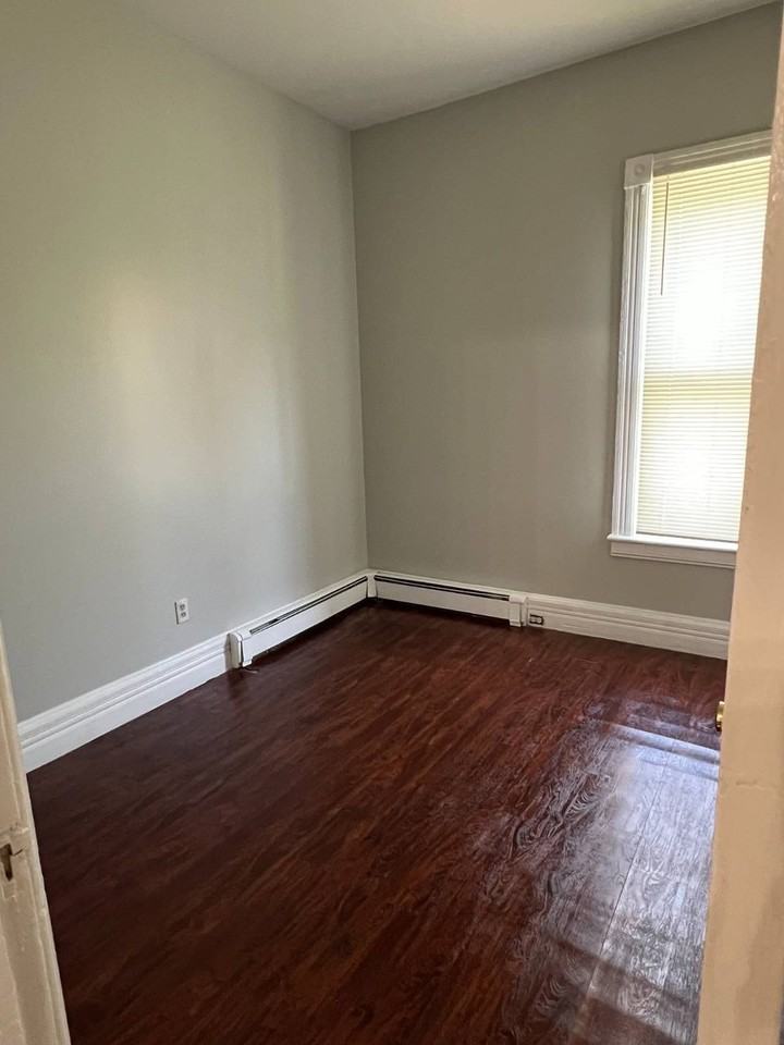 1053 Park Ave - Photo 6 of 9