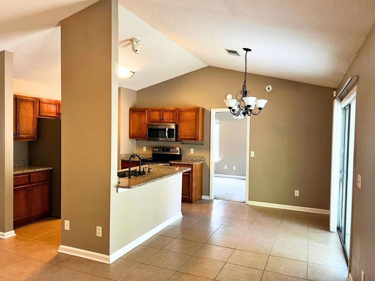 124 Huntington Dr - Photo 5 of 10