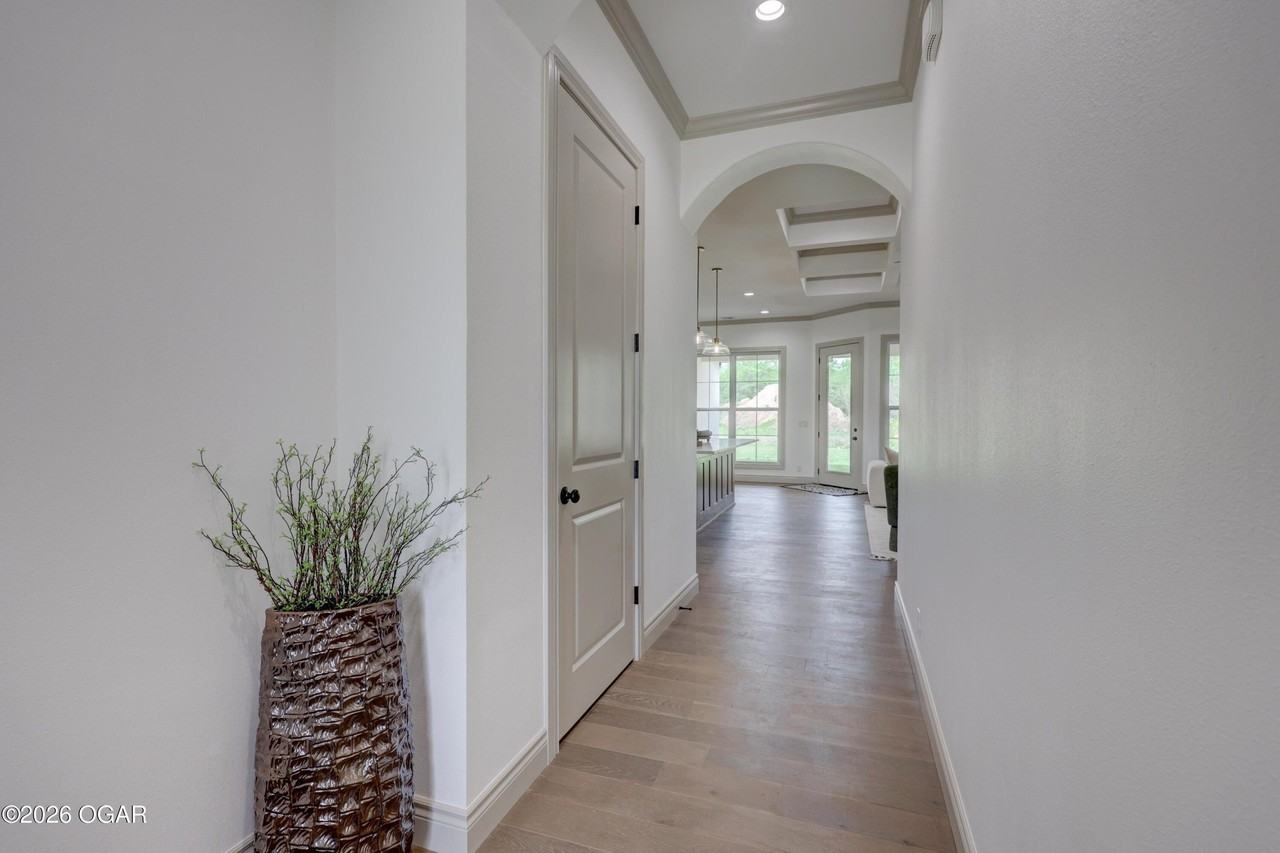 2520 S Cleveland Ave - Photo 2 of 29