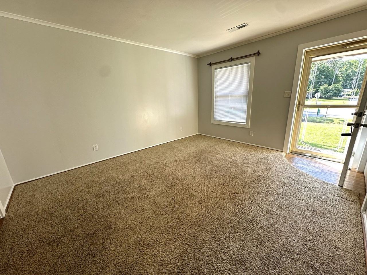1618 Lexington Dr - Photo 2 of 18