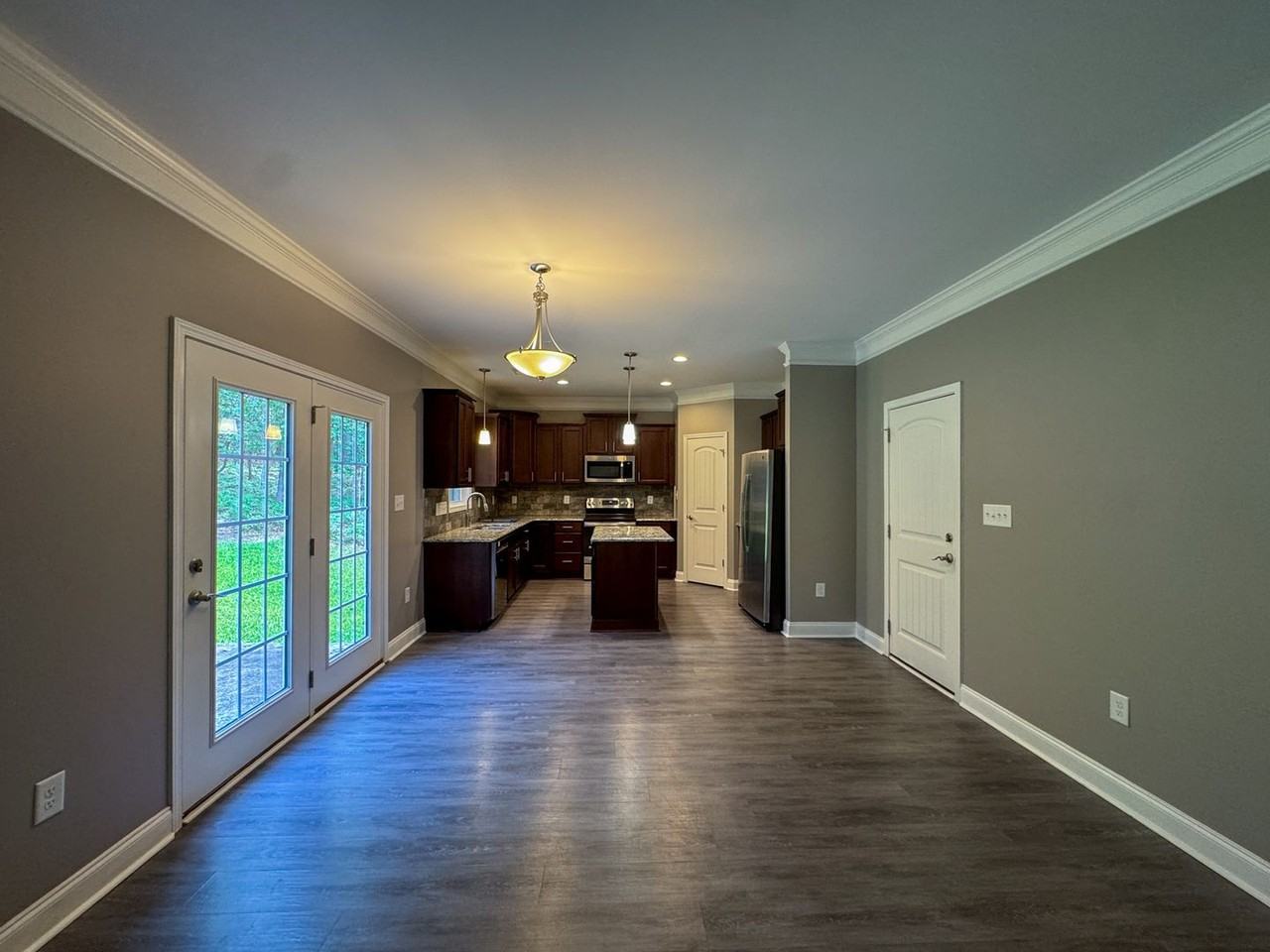 7550 Hillside Ave - Photo 4 of 35