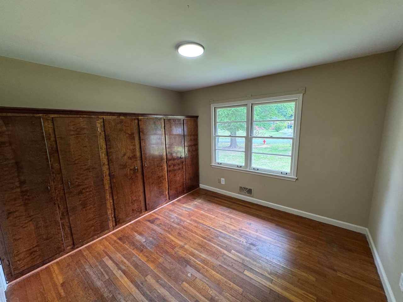 1260 Cherokee Ave - Photo 3 of 10