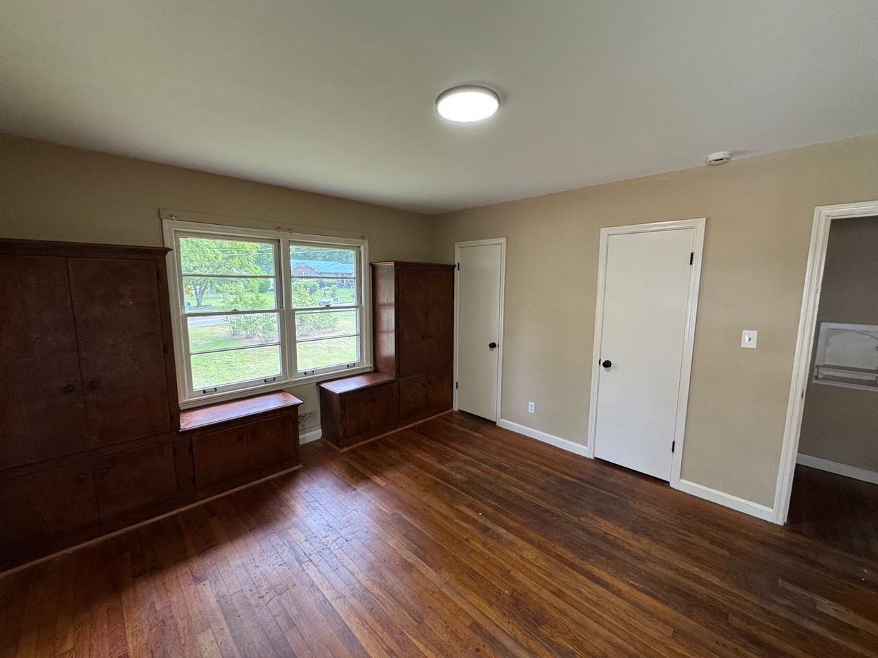 1260 Cherokee Ave - Photo 4 of 10
