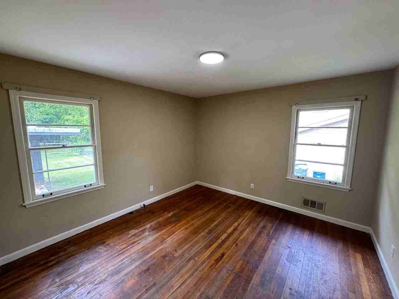 1260 Cherokee Ave - Photo 5 of 10