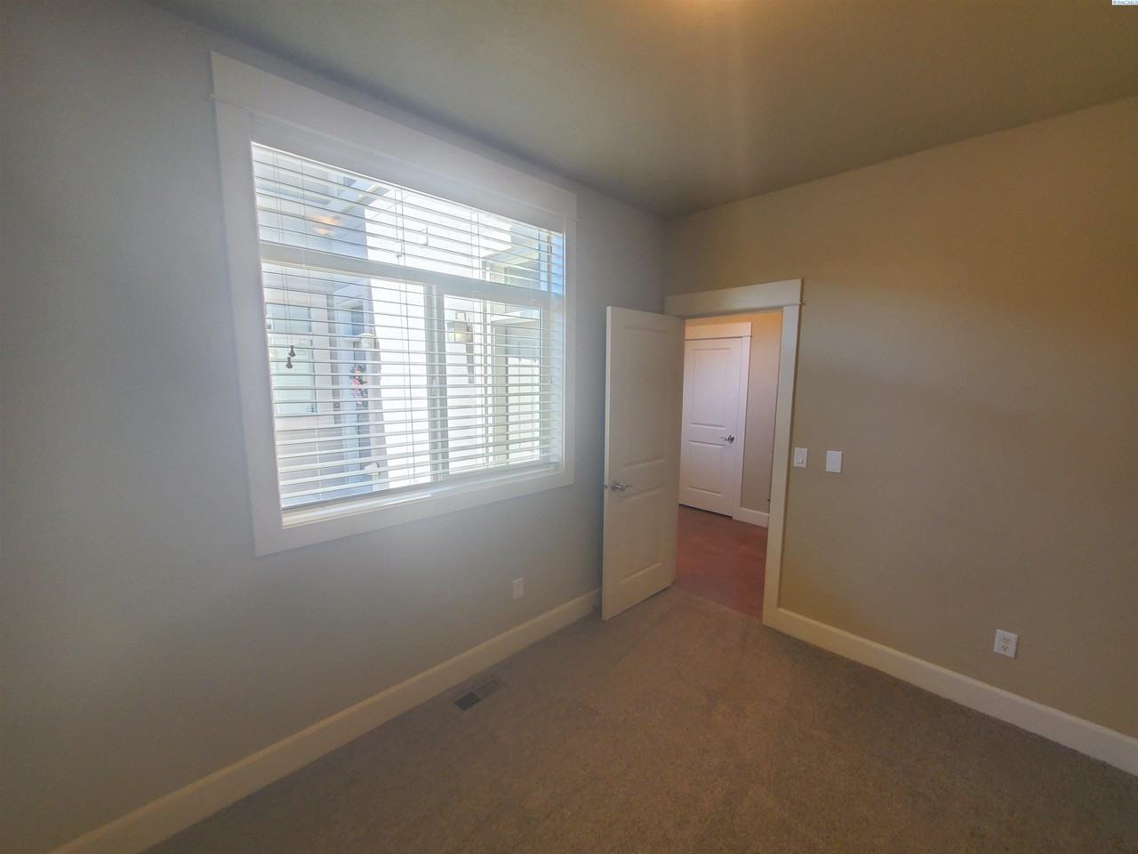 495 Columbia Point Dr - Photo 6 of 27