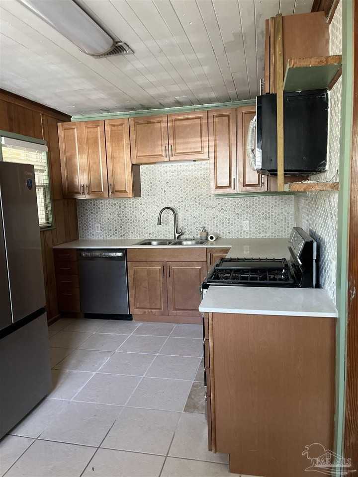 307 E La Rua St - Photo 5 of 11