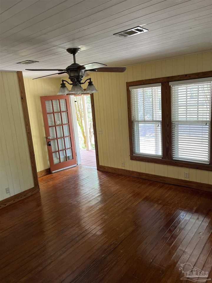 307 E La Rua St - Photo 7 of 11