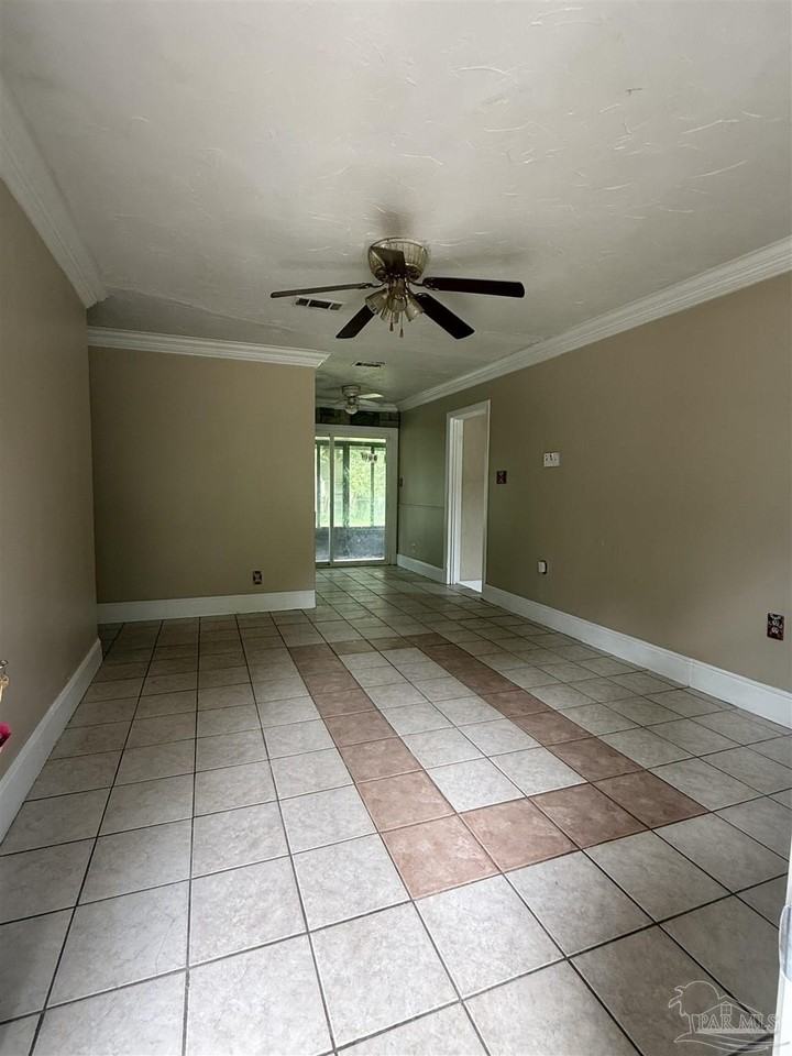 5103 Wildewood Ave - Photo 3 of 17