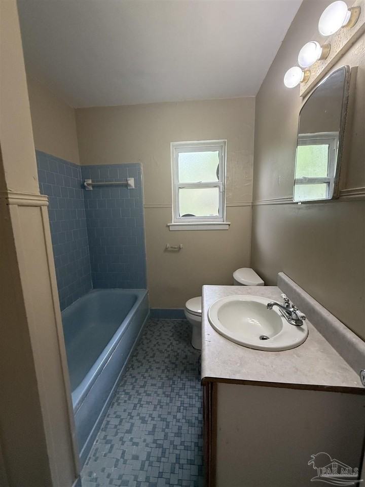 5103 Wildewood Ave - Photo 6 of 17