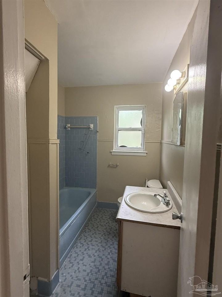 5103 Wildewood Ave - Photo 7 of 17