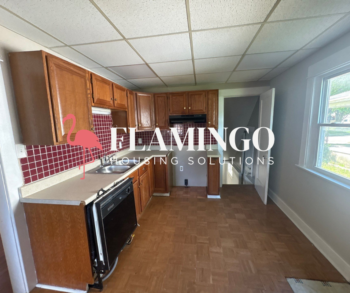317 Fernwood Ave - Photo 6 of 17