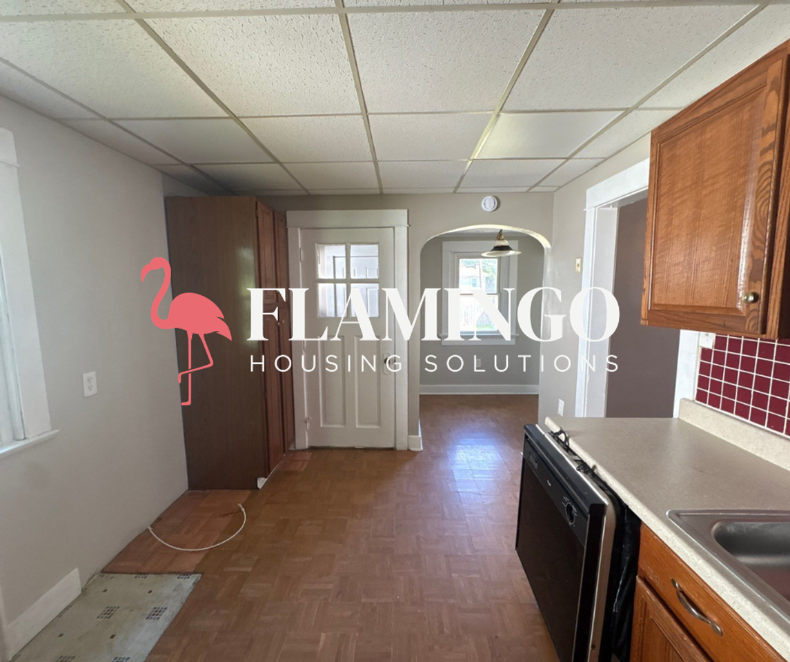 317 Fernwood Ave - Photo 7 of 17