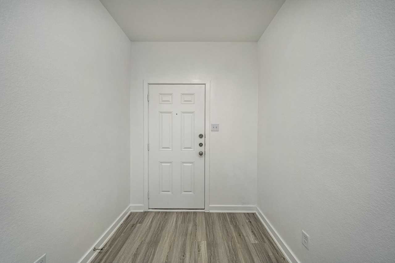 8446 Adelaide Dr - Photo 3 of 50