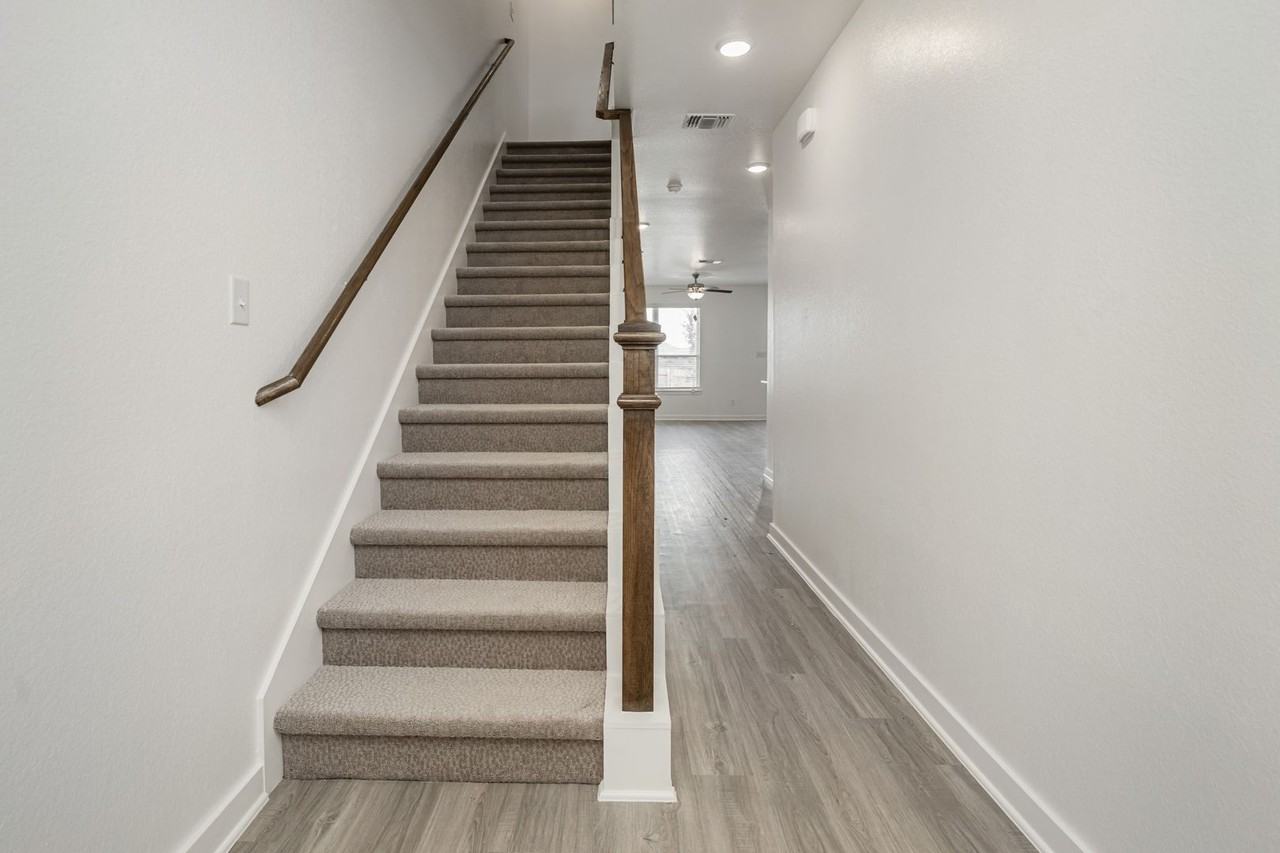 8446 Adelaide Dr - Photo 4 of 50