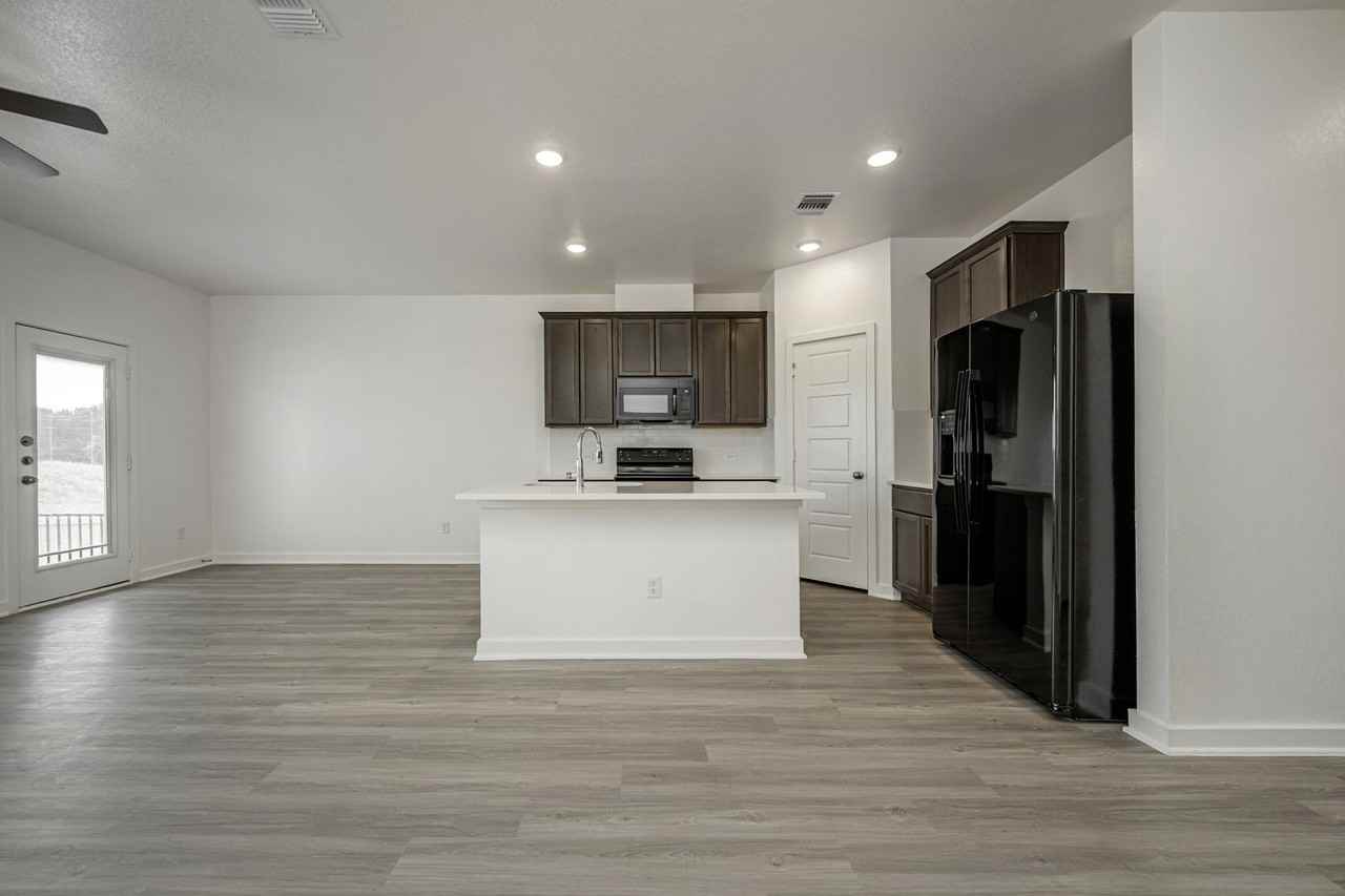 8446 Adelaide Dr - Photo 6 of 50