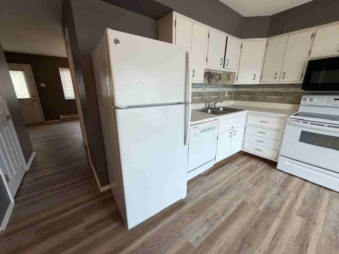 7489 Hazelcrest Dr - Photo 5 of 23