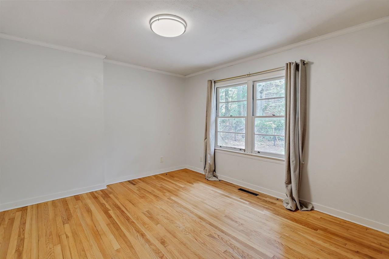 4364 Manhassett Dr - Photo 2 of 14